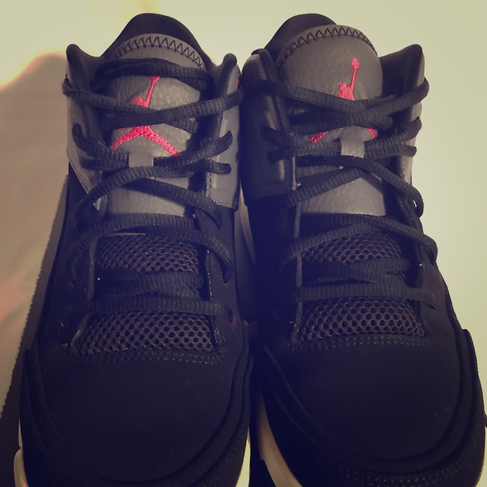 ***🛍👟SOLD👟🛍*****Jordan’s Reto 3 Flight